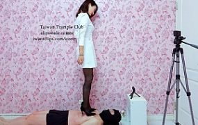 极恶毒CL压鞋跟践踏-沁