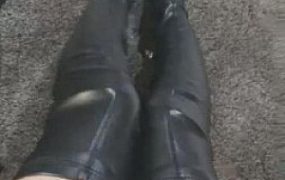 【VIVI】皮靴肉丝高跟下的狗畜牲