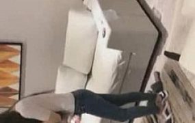 ViVi，抽女奴屁屁