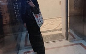 素女文员糖糖的初次调教之脚喂食篇