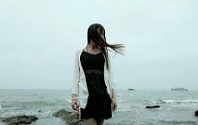 大二女生佳佳的裸足口水