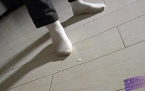 小月 脚喂食侮辱虐打