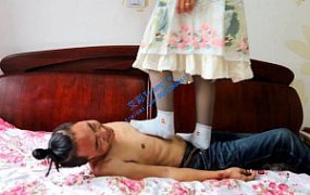 【冰时代奕潇】原味棉袜强迫窒息强行踩踏