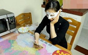 小主被Boss捆绑虐脚丫