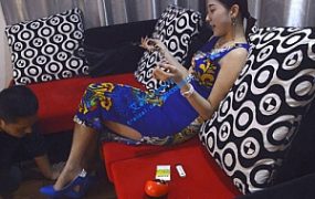 【PSLZ】姗妮女王皮鞭咖啡丝袜调教恋足贱狗