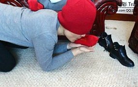 跪舔12侑主棉袜小脚裸足，被女主各种羞辱！