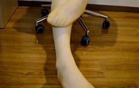 『奴隶岛』—第一视角舔脚发射POV（黄色丝袜、裸足）