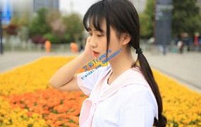 漂亮女孩制服长筒袜小白鞋