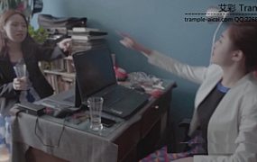 两个女同事的美脚