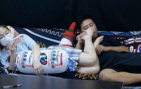 【第5风格】日常在沙发上舔00后嫩脚