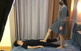 Kitty女王首调の丝足爆踩地毯