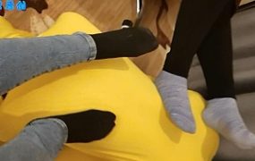 【羲又原创】双S之爸爸的爸爸叫爷爷！羲又带素人闺蜜舔鞋闻脚坐脸调教 YC-220531