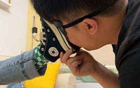 【子怡工作室】给姐姐清理鞋底的狗 YC-220503-3