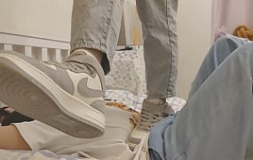 【珂珂女m】被女主人绑在床上穿AJ踩 YC-220502-6