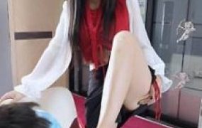 00后浅夏S脏高跟羞辱舔鞋-暴力踢蛋酷刑责罚！