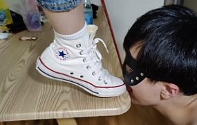 【酱酱S】白匡威踩裆，踩舌头