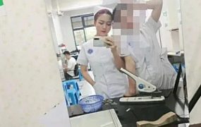 【00后蕬小乃】双人运动风格黑丝踩踏，坐脸 YC-210610-2