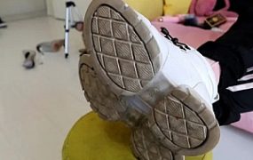 【芊芊】粉袜pov羞辱，袜子不脏再运动一下