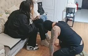 套路直播视频【爆爆】被一群精神小妹暴揍/重度耳光踩踏