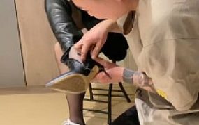 套路直播视频【红杉】长靴/小白鞋踩狗爪/黑丝闻舔【双视角版】