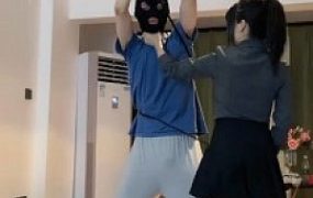 套路直播视频【宝爷】吊绑小白鞋重度踢踹