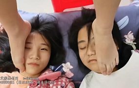 【00后校园原创】高中生踩踏调教蹂躏班上精神小妹很有感觉 YC-230211