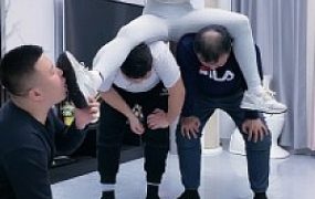 套路直播视频【麋鹿银儿】群调-跆拳道运动鞋白袜暴揍多奴