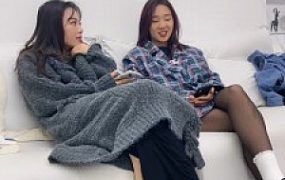 套路直播视频【术术】黑白棉袜-带素人闺蜜入圈