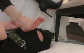 套路直播视频【萬一】室内舔脚/室外公开遛狗【完整版】