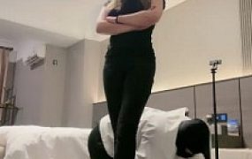 套路直播视频【万黛】手脚并用抽耳光/转胯/跪爬/高跟踩虐