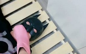 套路直播视频【礼礼大人】双S捆绑裸足+运动鞋强制深喉【双视角版】