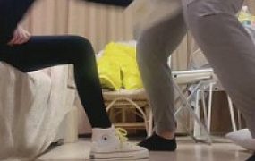 套路直播视频【肉肉】高帮白袜全体重踩踏/踢裆【完整版】