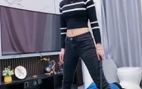 套路直播视频【麋鹿银儿】马丁靴小主极致羞辱新狗-骑脖子享受舔脚/踩踏深喉