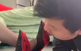 套路直播视频【素人星探】闻舔素人的黑丝高跟/喝漱口水