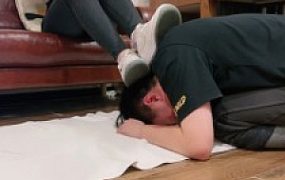 套路直播视频【冷凝大大】吃脚皮/裸足全体重踩踏