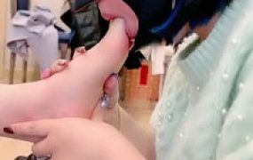 套路直播视频【上海赵丽颖】推荐-真实母女裸足高跟蹂躏母畜