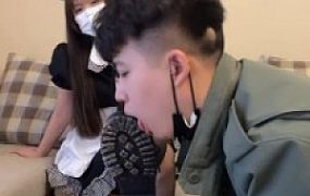 套路直播视频【礼礼大人】女仆装S-舔有沙土的鞋底/喝刷鞋水