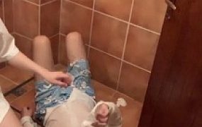 套路直播视频【宝爷】超重口-踩踏强迫吃呕吐物