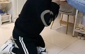 套路直播视频【筱雅】舔脏小白鞋/棉袜捂脸/骑马转胯/关狗笼