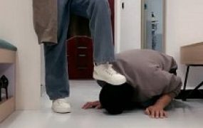 套路直播视频【惜沫】强制闻小白鞋棉袜/袜子塞嘴强迫吃