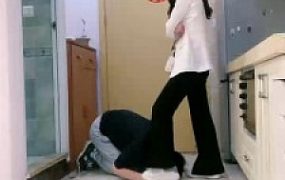 套路直播视频【梵高】逛街回来调-转胯/肉丝捂死/鞋底强制舔【双视角版】bf25612