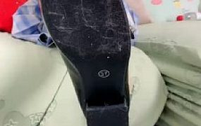 套路直播视频【艾莉】玩废绿帽追求者/舔脏鞋底/玫瑰塞嘴/转胯/臭脚捂脸