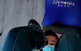 套路直播视频【开发素人】艺校女神首调-踩踏/居高临下舔鞋/踩狗爪