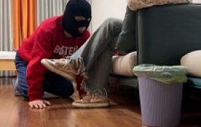 套路直播视频【桃酥】首调-舔超脏鞋底/全体重踩踏/骑马/闻舔袜子