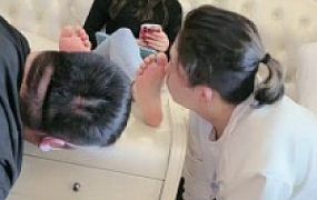 套路直播视频【晚晚公主】情侣奴犯贱-舔脏鞋底/咀嚼棉袜/轮流转胯