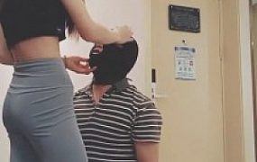 套路直播视频【美娜格格】瑜伽教练白袜诱惑-骑马转胯/鞭打耳光/吃口水