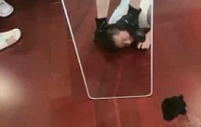 套路直播视频【桃幼幼】圈养废物狗-长靴踩踏/圣水淋浴/黑丝脚深喉