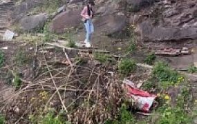 套路直播视频【伊晨】小白鞋女神户外狂虐跟踪狂