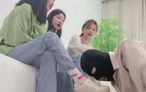 套路直播视频【白茶】3S-带闺蜜惩罚偷原味的狗