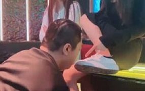 套路直播视频【精神小妹】双S-KTV-全体重踩踏/舔鞋逗狗